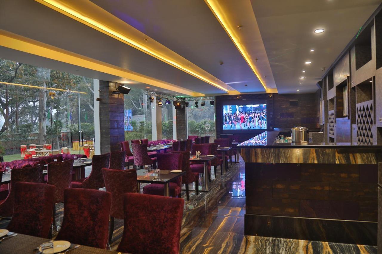 Aveo By Amatra, Gateway To Corbett Hotel Kashipur Exterior photo